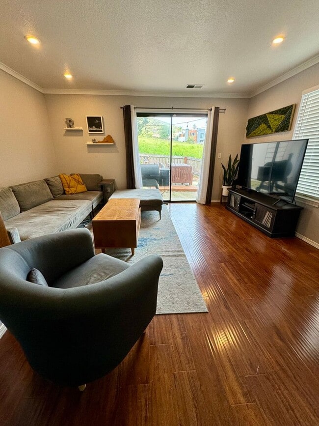 Building Photo - Condo in Central SLO backing on Open Space