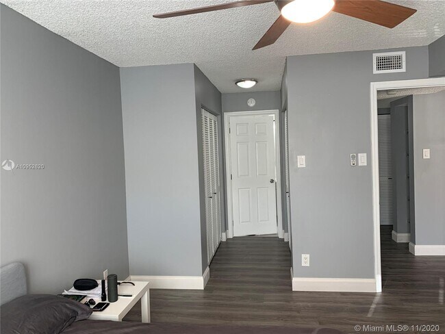 Foto del edificio - 10450 SW 157th Ct