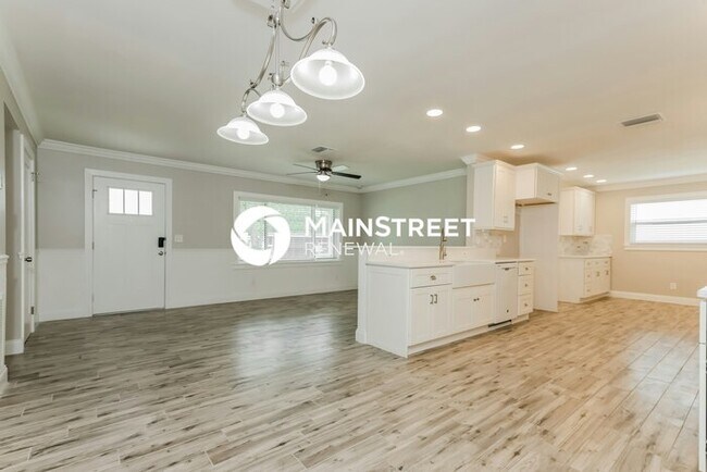 Foto del edificio - 3 Bedroom Pet-Friendly Home in BRANDON, FL with Main Street Renewal