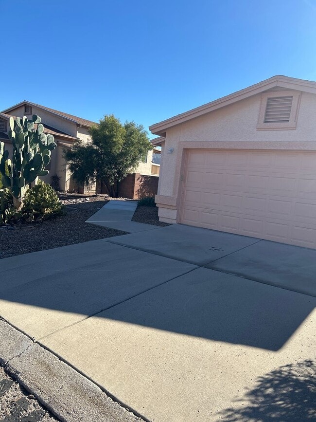 Building Photo - 148 E Camino De Diana