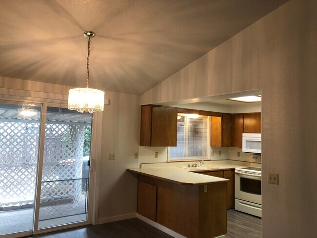 Foto del edificio - 1372 Glengrove Ave