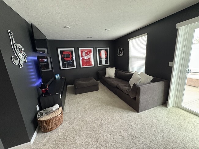 ground level living space - 13 Wentworth Ln