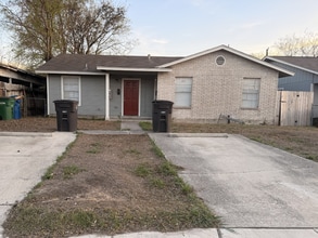 Building Photo - 808 W Olmos Dr