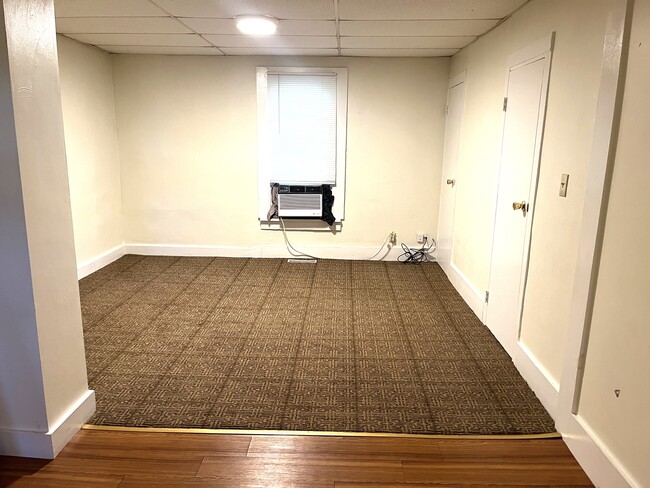 Building Photo - 225 1/2 W 18th St