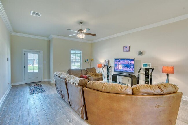 Foto del edificio - 211 Zachary Ln
