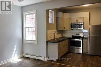 Building Photo - 2 Main St E