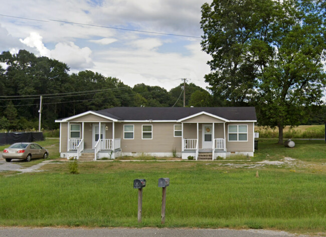 Front view of duplex - 8985 US HWY 431 S