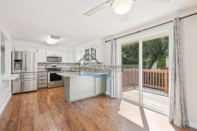 Building Photo - 3 Bedroom 2 Bath home with unique charm right off of 15th in Coeur d'Alene!