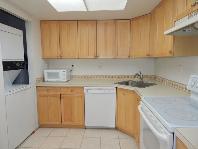 Foto del edificio - Spacious 2 Bedroom and 2 Full Bath Condominium