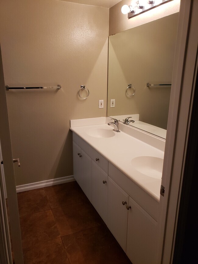 Building Photo - 869 Compass Way