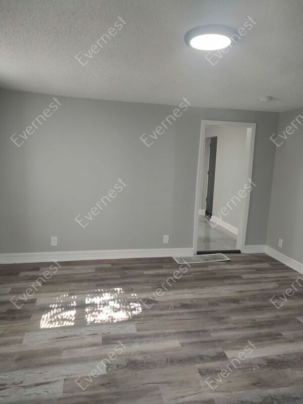 Building Photo - 700 S Savage St