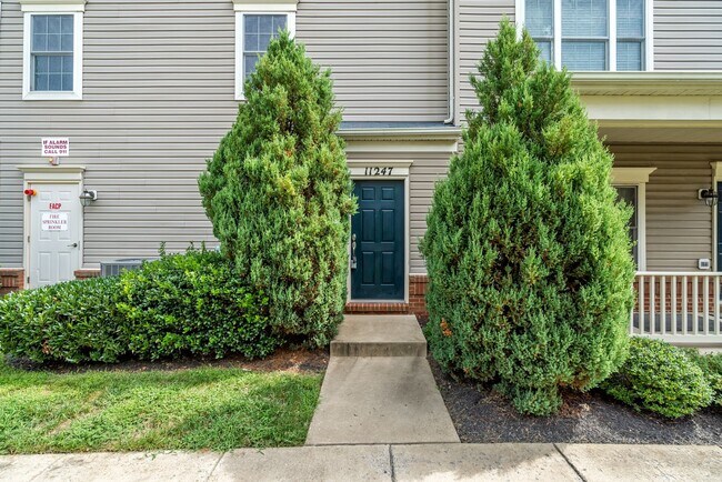 Foto del edificio - Bright And Spacious 3 Bed 2.5 Bath End-Uni...