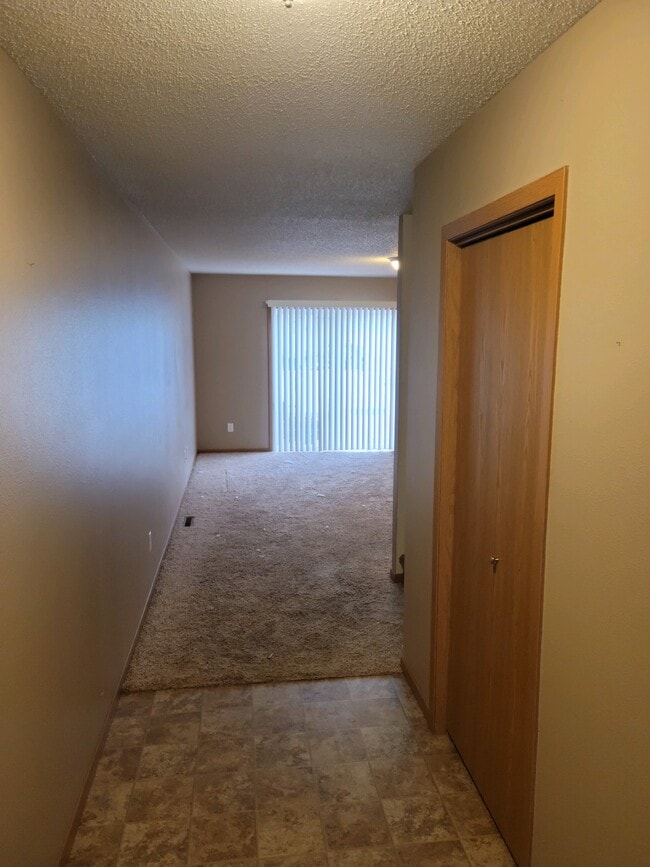 Building Photo - 4241 Estate Dr S