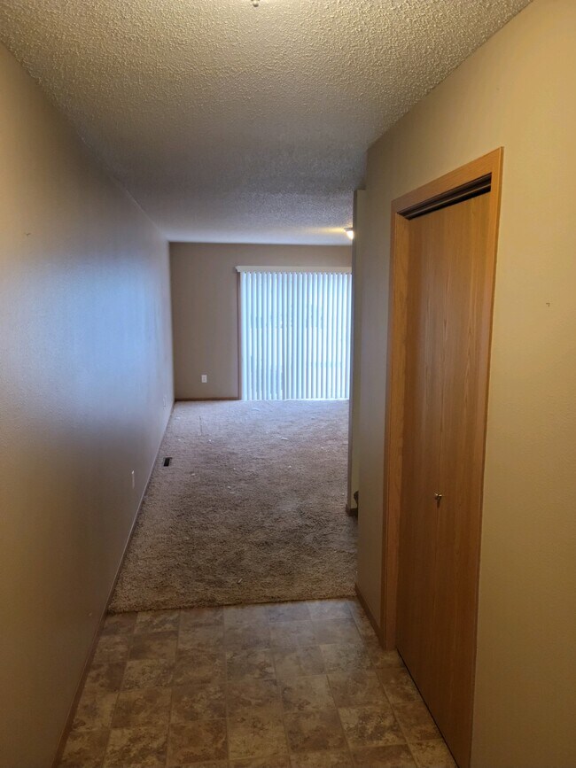 Foto del edificio - 4241 Estate Dr S