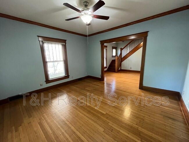 Building Photo - 721 Woodruff Pl E Dr