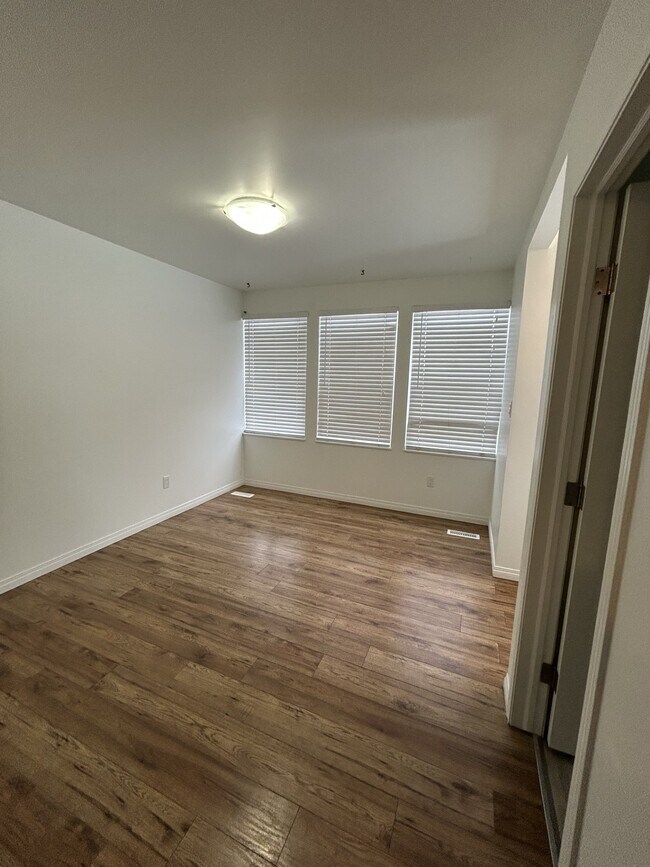 Photo du bâtiment - 12148 105 St