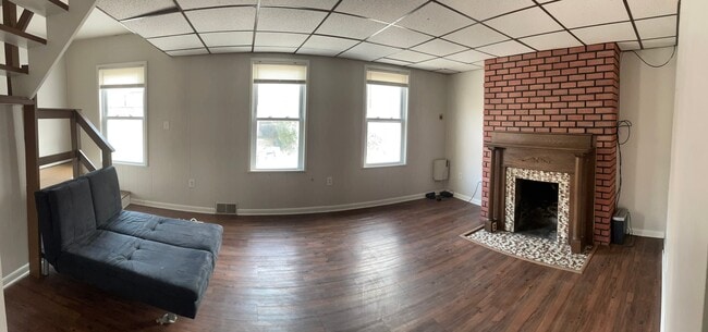 Building Photo - 2022 Plainview Ave