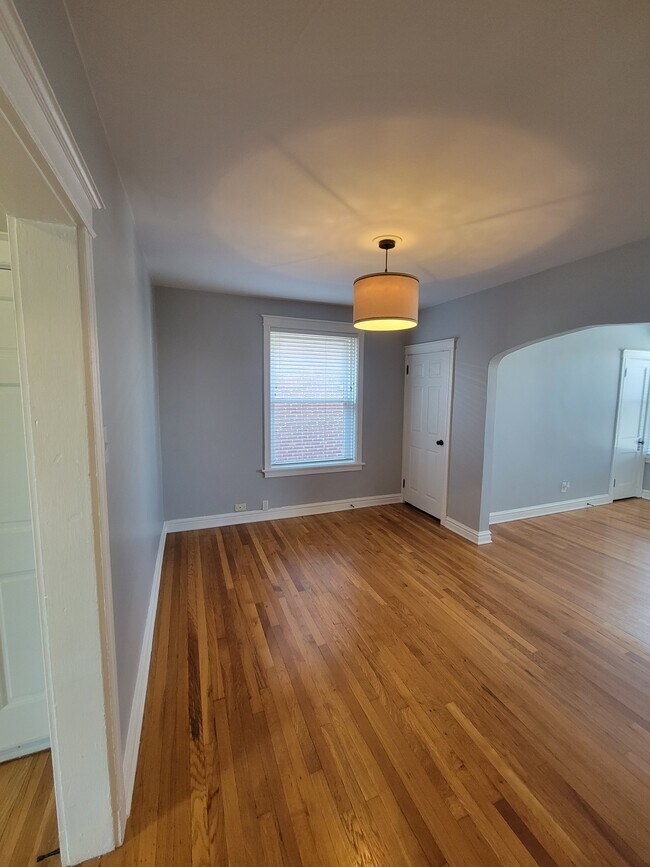 Comedor - 4938 Tholozan Ave