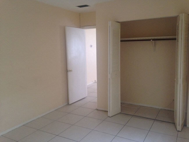 Foto del edificio - 230 NE 40th St