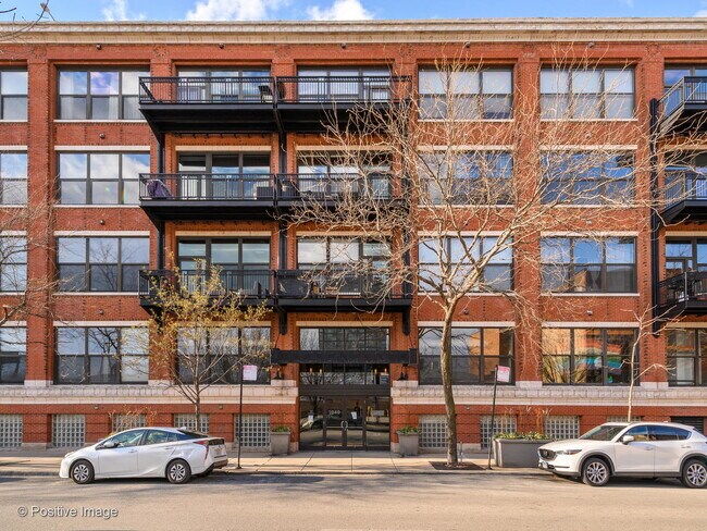 Building Photo - 1040 W Adams St