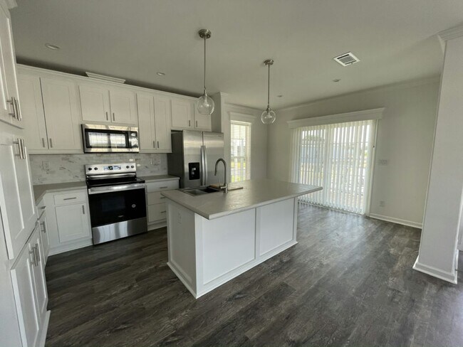Building Photo - 34669 Ballyhoo Dr