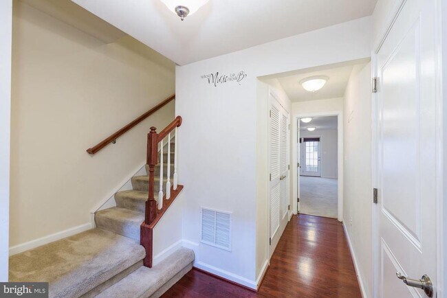 Building Photo - 106 Argyle Ct