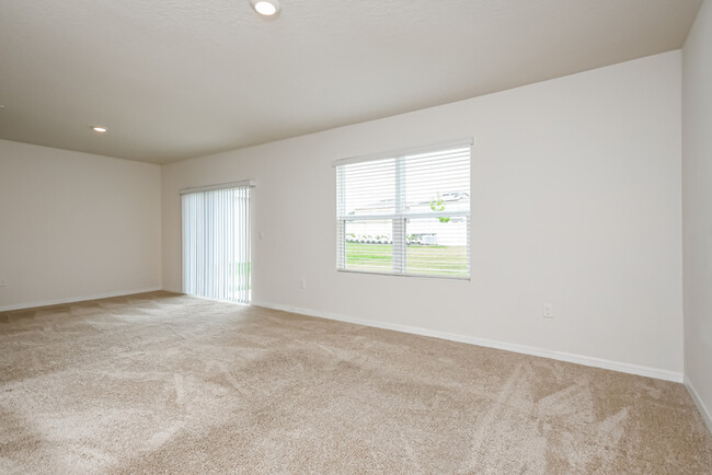 Foto del edificio - Spacious 5-Bedroom Home in Winter Haven, FL