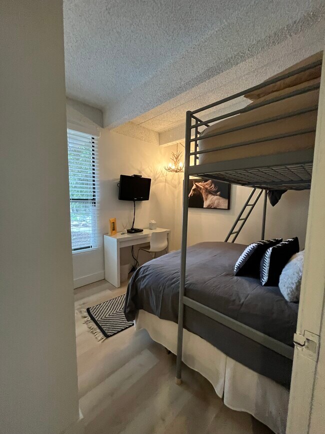 Foto del edificio - 222 Creekside Dr