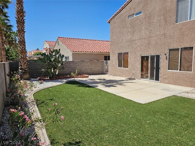Building Photo - 9362 Coral Berry St