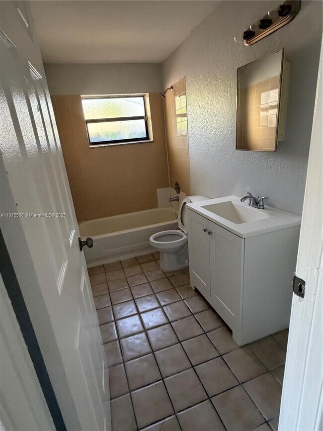 Foto del edificio - 626 NW 10th Terrace