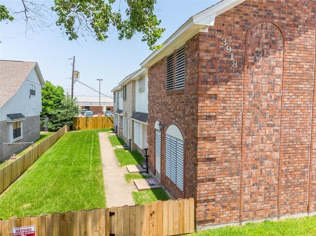 Building Photo - 3918 McKinney Dr