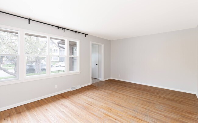 Window treatments (not currently pictured) included with unit as well. - 3116 28th Ave S
