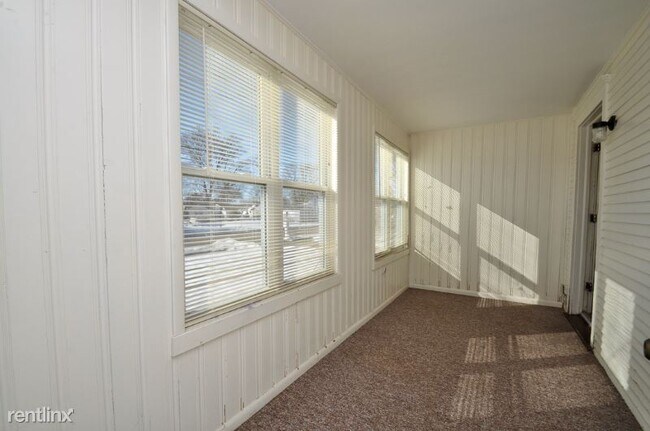 Building Photo - 3 br, 1 bath House - 7651 Rogers St