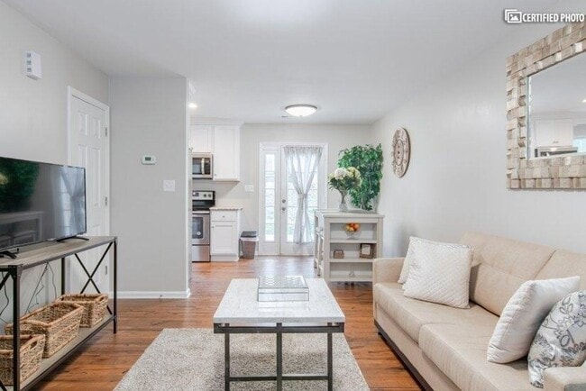 Building Photo - Charming Christiansburg Home
