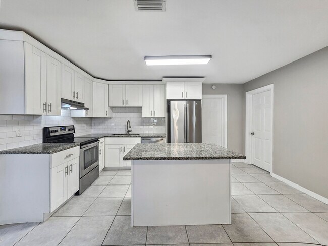 Foto del edificio - 5391 86th Ave