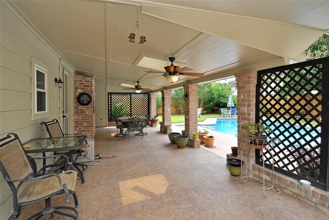 Building Photo - 11631 Highgrove Dr
