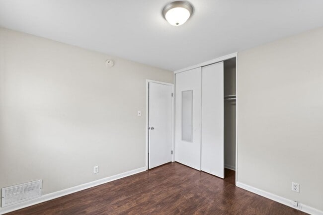 Building Photo - Cute 3 Bedroom 1 Bathroom of of Bardstown Rd