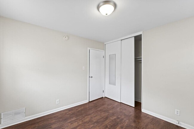 Foto del edificio - Cute 3 Bedroom 1 Bathroom of of Bardstown Rd