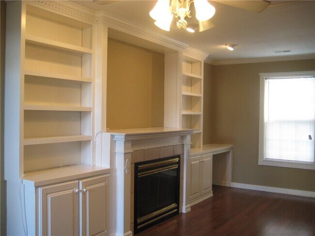 Building Photo - 304 Parkcrest Dr
