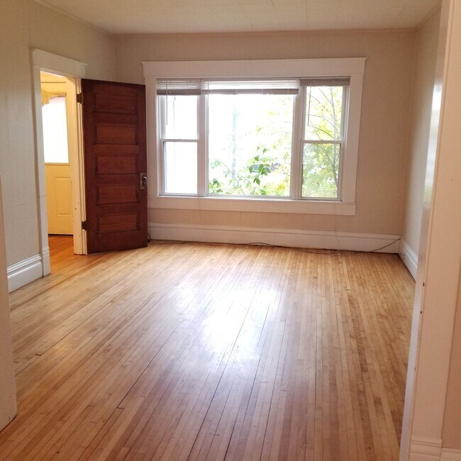 Foto del edificio - AVAILABLE AUGUST- Beautiful 3 Bed, 1 Bath Home