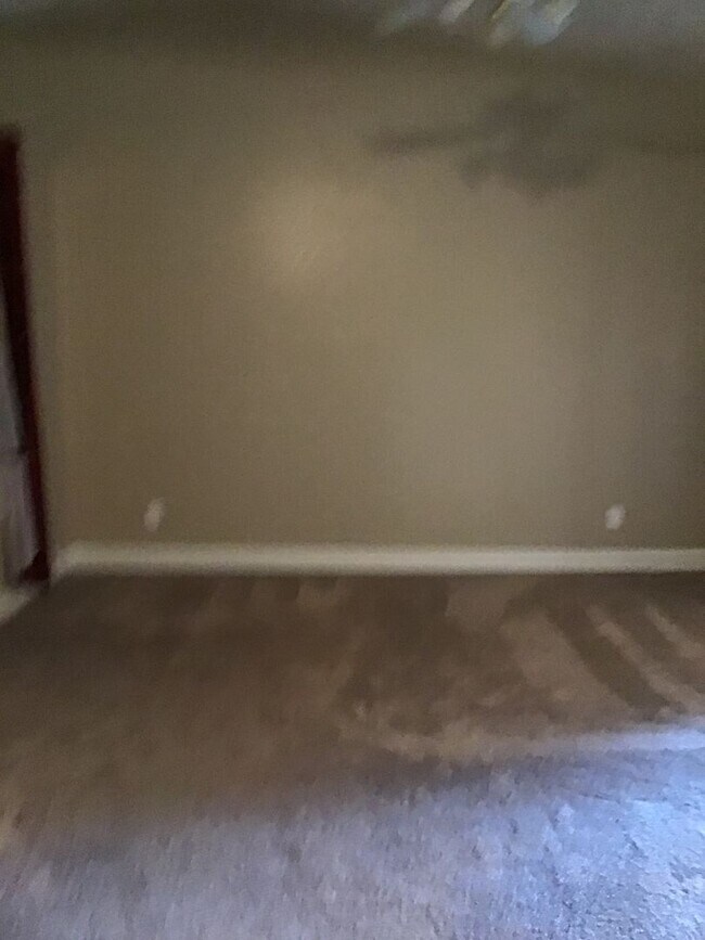 Building Photo - 3 Bedroom, 2 Bath Home