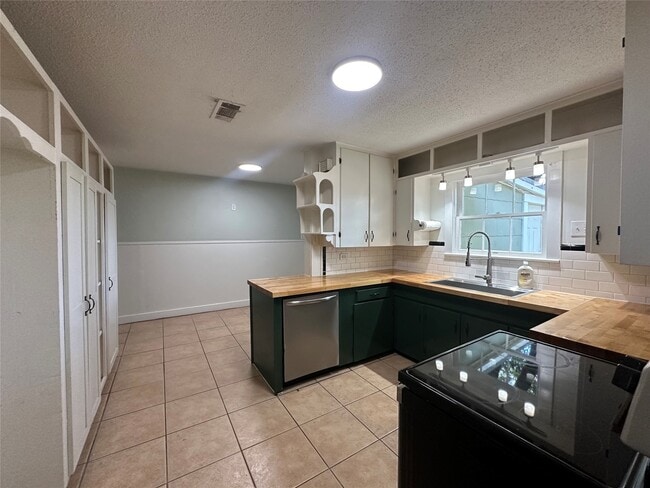 Foto del edificio - 1036 Hathaway St