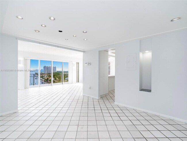 Foto del edificio - 11111 Biscayne Blvd