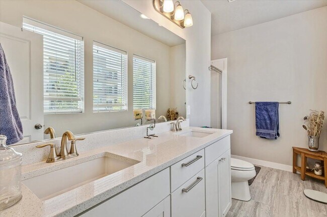Foto del edificio - 856 W Founders Point Ln