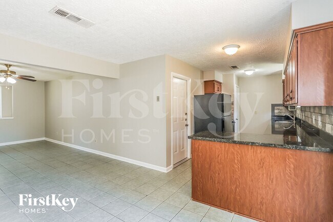 Building Photo - 16635 David Glen Dr