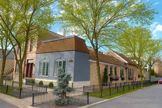 Building Photo - 2164 N Bell Ave