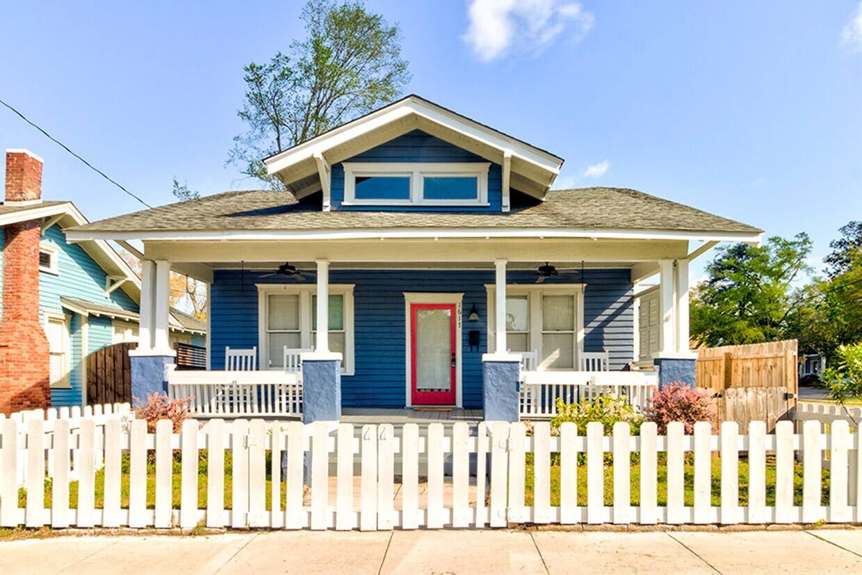 Primary Photo - Gorgeous 1920 Bungalow for Rent! Furnished...