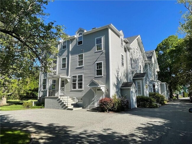Foto del edificio - 141 Narragansett Ave