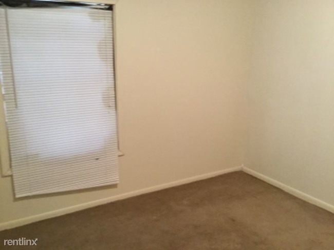 Foto del edificio - 3 br, 1 bath House - 110 South J St,
