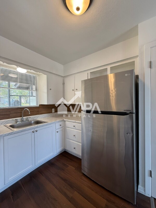 Foto del edificio - 1719 Farwell Dr
